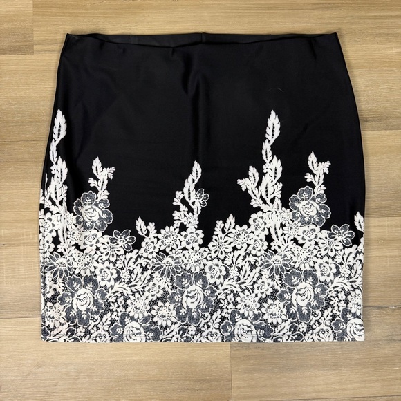 Roz & Ali Black Pencil Skirt with White Floral Printed Lace Plus Size 3X - Picture 1 of 7